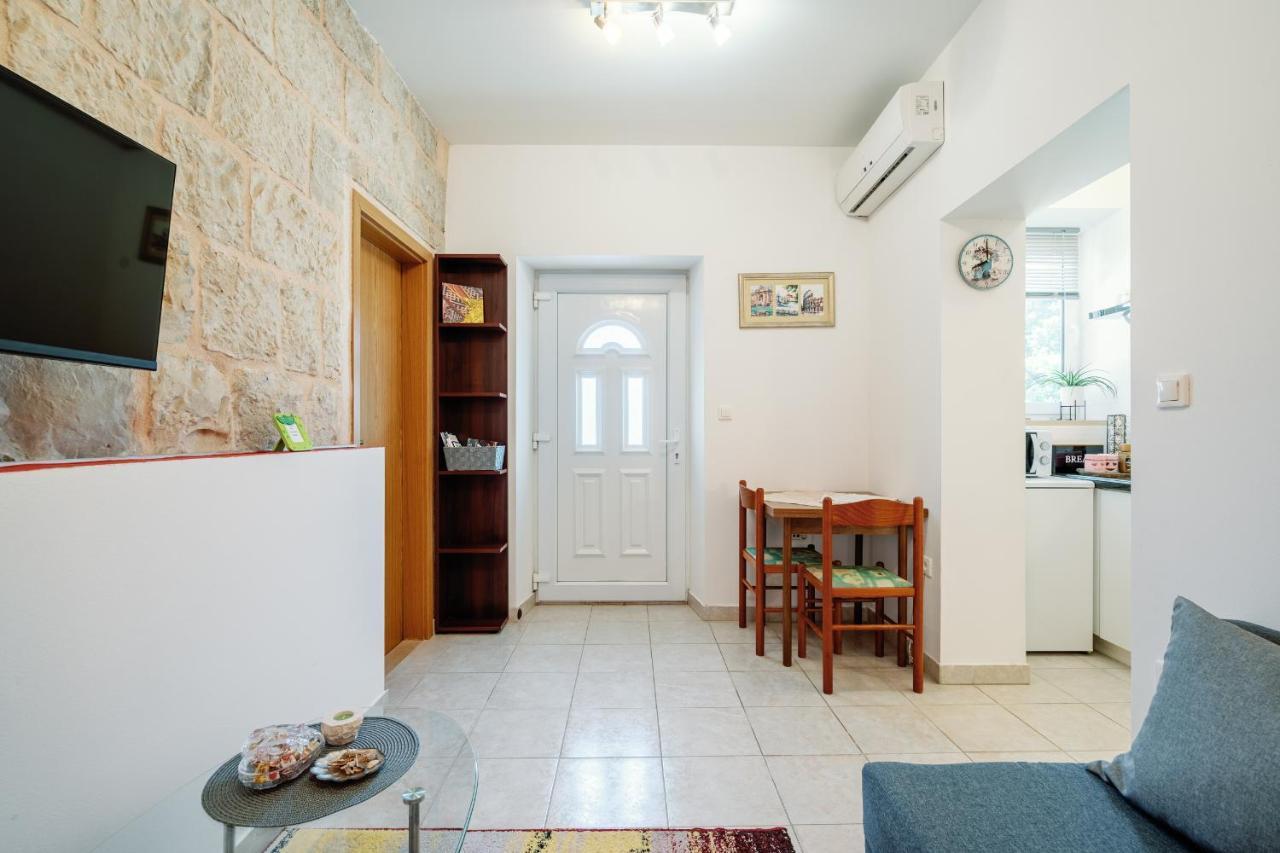 Charming Little Apartment Чилипи Экстерьер фото